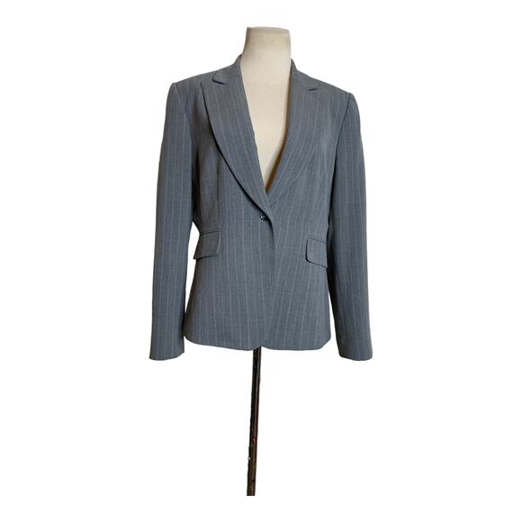 Tahari gray pin stripe one button blazer size 12P - Picture 6 of 10